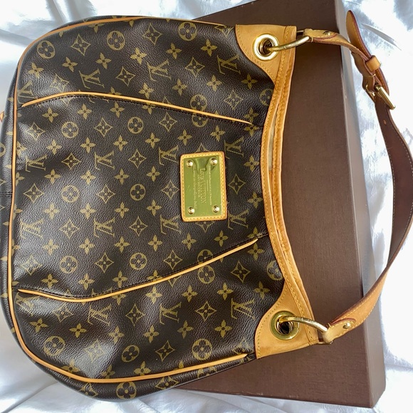 SOLD…. AUTHETIC Louis Vuitton Monogram Galliera PM - Picture 5 of 14